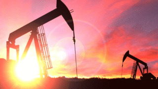 Drilling rig extracting oil
