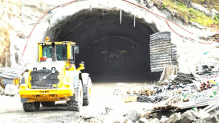 Machines used in tunnel construction